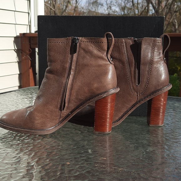 Clarks Kea Blues Taupe Leather Booties 8.5 - Picture 2 of 6